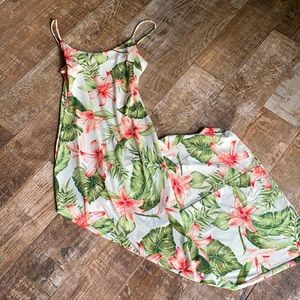 Tropical vibes dress from Fashion Nova. NEVER WORN